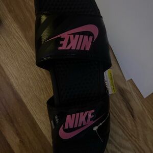 women’s size 8 nike slides brand new with tags